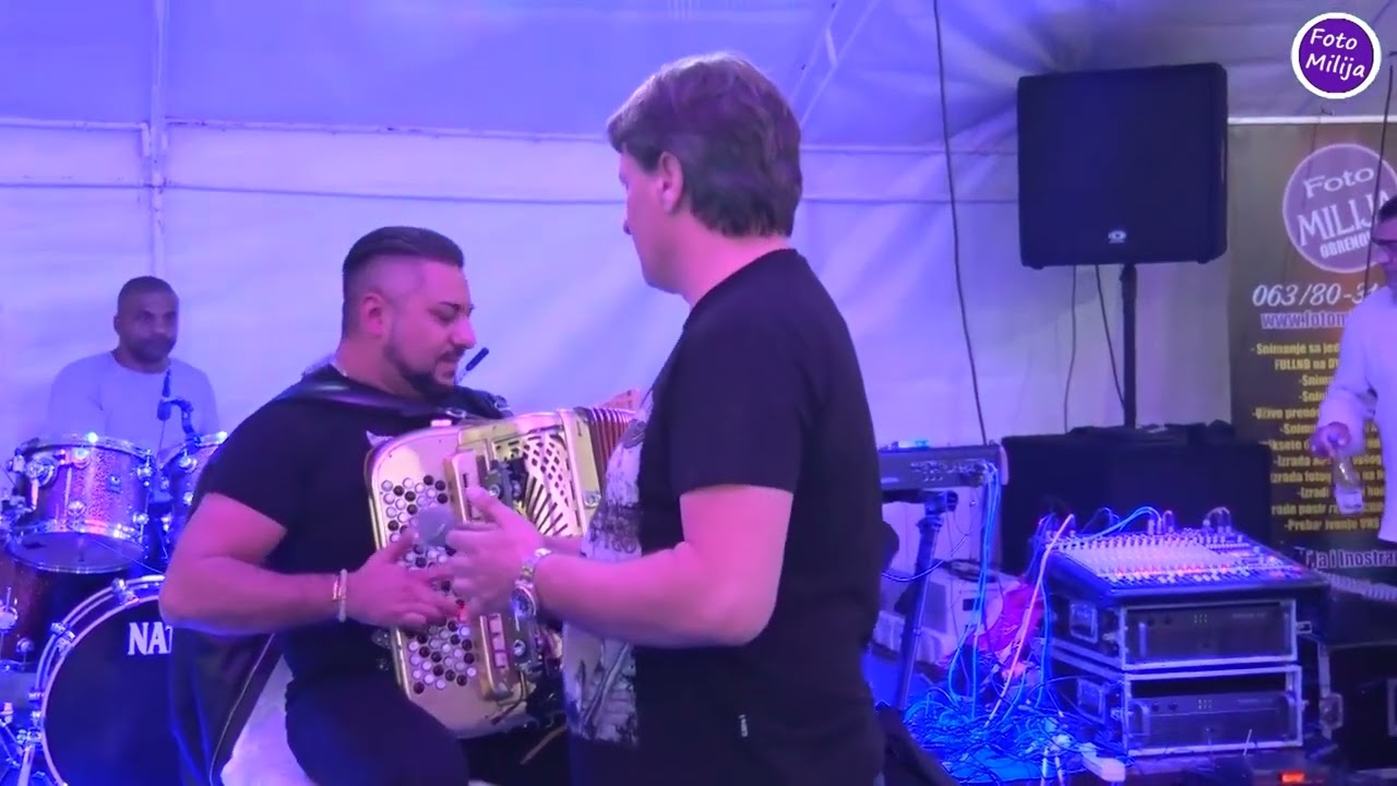 Badji - Rasiri ruke majko stara ( UZIVO )