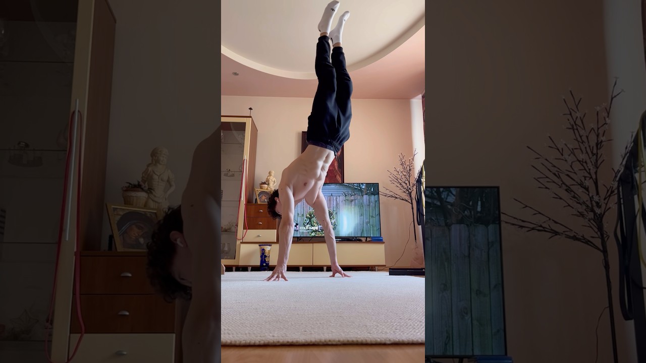 He did this on fingers😳#calisthenics #shorts