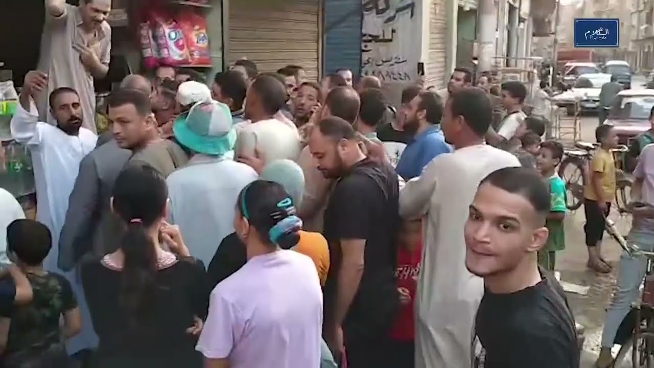الشبكة | ولا طابور الجمعية.. زحام وتدافع على شراء السجائر بالمنوفية
