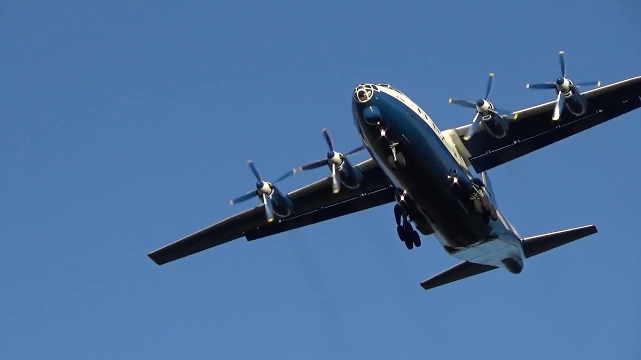 Antonov An-12  Landing in Moscow-Domodedovo/DME/UUDD