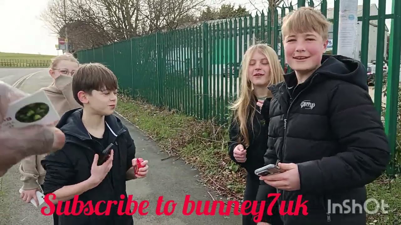 Walking from Dunstable through the woods 🪵 to wood 🪵🪓 side estate in the UK 