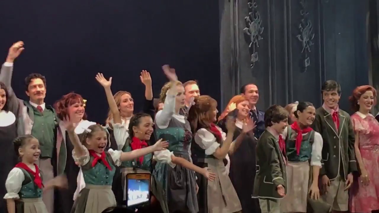 Agradecimentos finais da Estreia VIP de “A Noviça Rebelde”