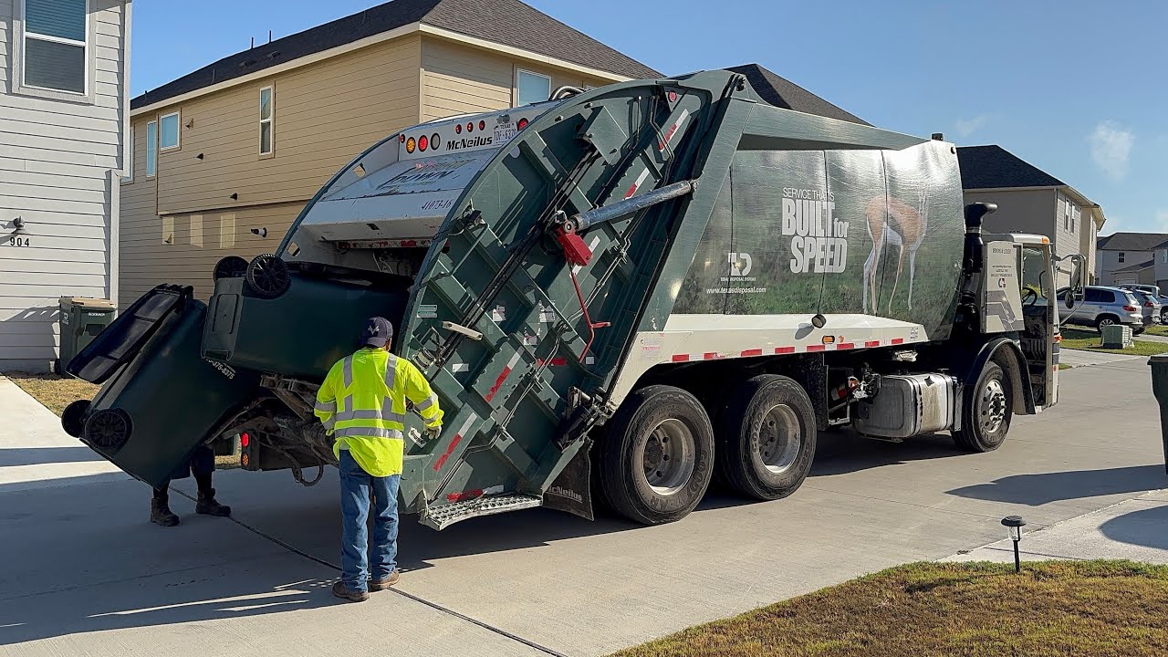 Texas Disposal Systems: Mack LEU McNeilus Rear Loader Garbage Truck