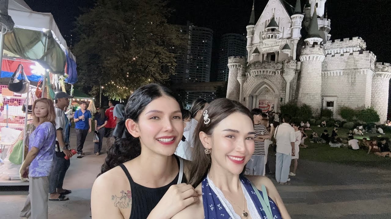 Night Market with my friend Noon   🤗 Ploysai Coffee Lady in Bangkok Thailand - Thai Street Food