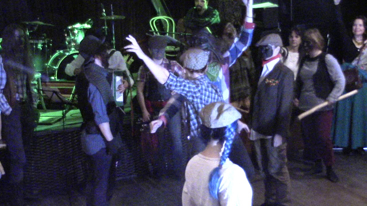 Happy Kelpie - Mucky Porter Molly dance (Morris from East Anglia)