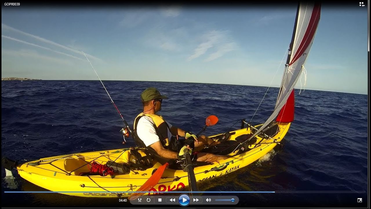 Kayaksailor Sailing with Ocean Kayak Trident 13 in Gran Canaria.  a vela à voile