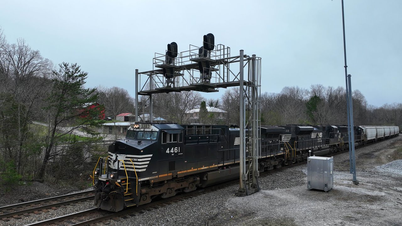 Norfolk Southern grain train 51R with 3 up front heads North in Elgin Tennessee 