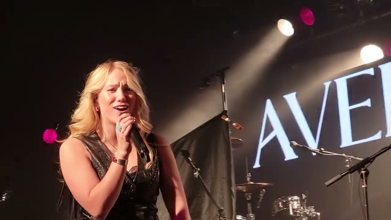 AVERY ANNA - Blame It on My Broken Heart - Live STARLAND