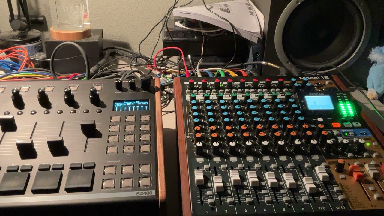 ISLAINSTRUMENTS S2400 sampler with the TASCAM MODEL12 mixer
