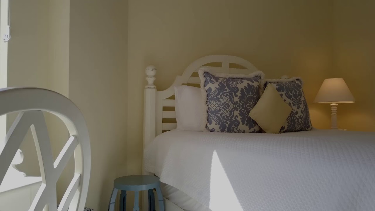 Gorgeous Luxury Villa in Montenero at Pelican Bay - 7575 Pelican Bay #101 Naples01