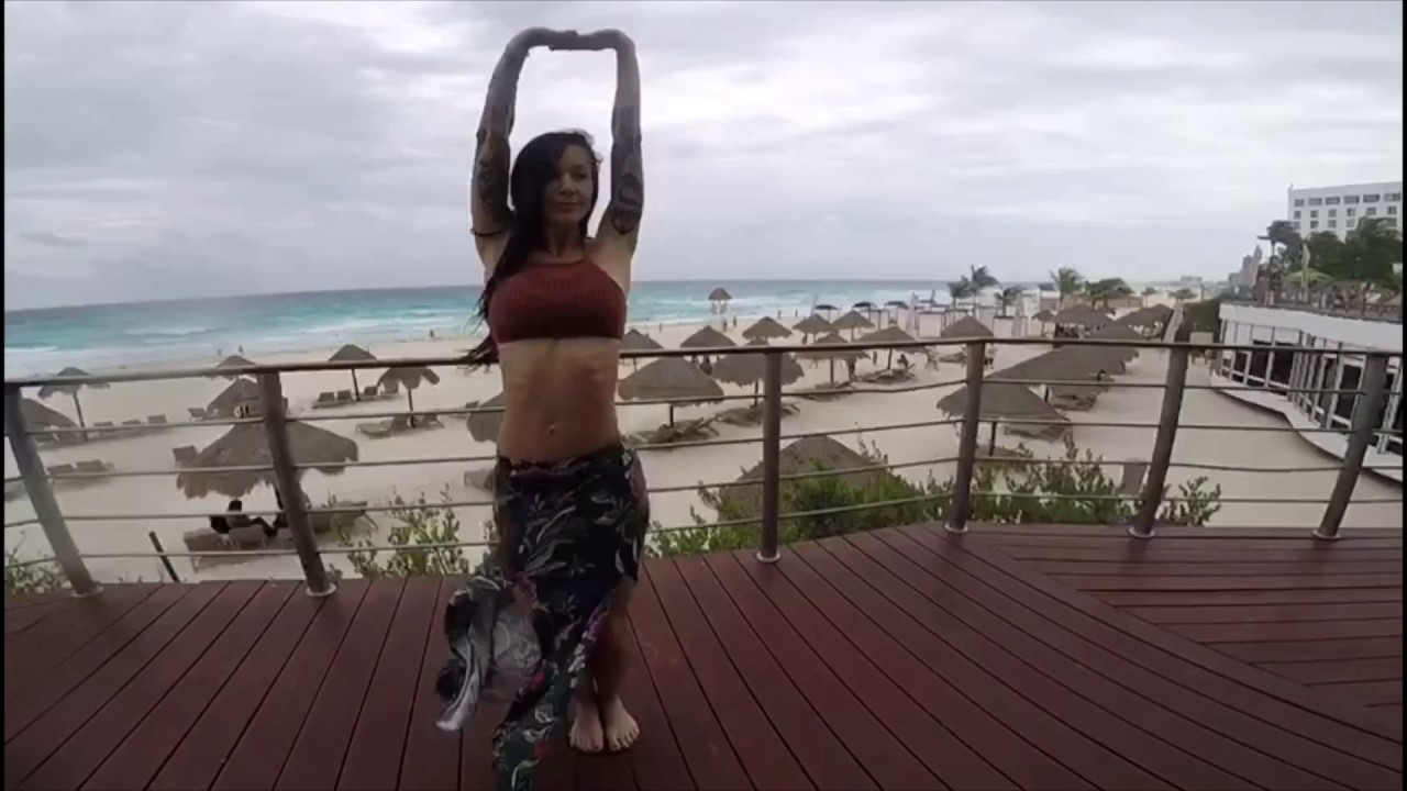 Sara Lyn fusion belly dance in Cancun 2017