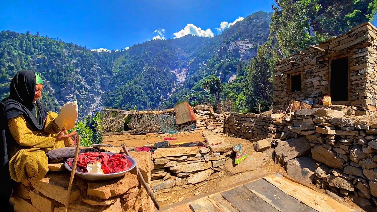 How do people live in Afghan Mountain Villages? 81-years-Old Grandmother Living in the Old Way 🏡⛰️
