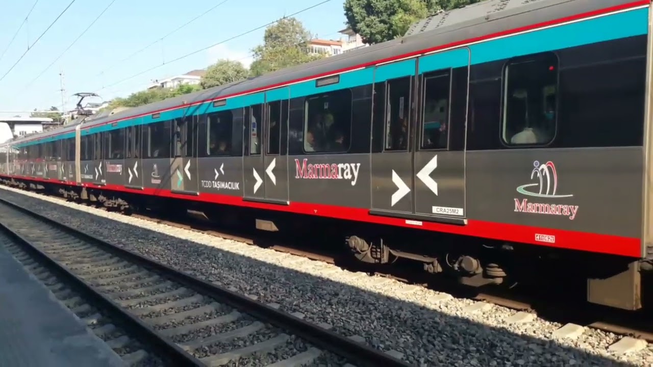 Bakırk&ouml;y Yht peronundan Marmaray trenleri