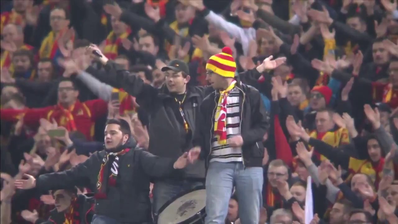 Superbe communion entre les joueurs et les supporters ! (13/03/2017 RCL - FCSM)