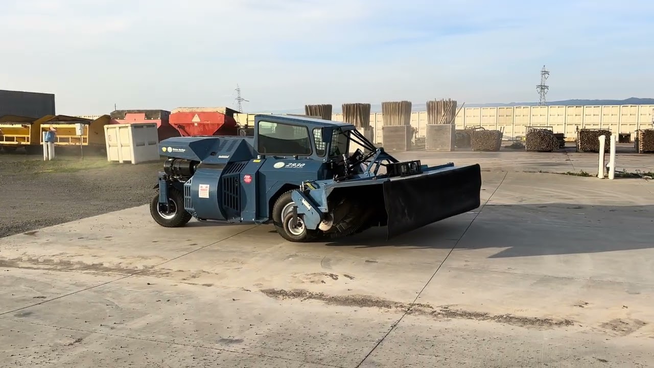 Lot 0123: 2018 Weiss McNair 2930 Self Propelled Sweeper