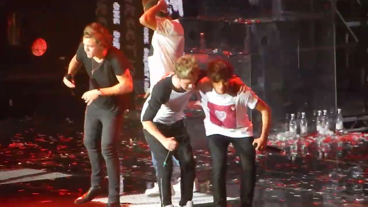 One Direction - What Makes You Beautiful - 20/10/2013 Brisbane