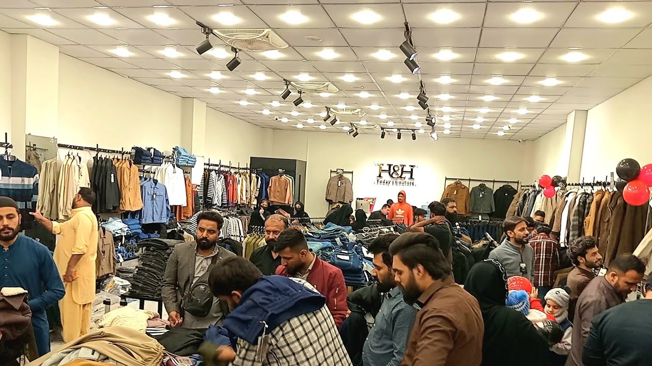 Exploring Jhelum&rsquo;s New Brand Outlet (Full HD) | Walking Tour of Jhelum&rsquo;s Beautiful Streets