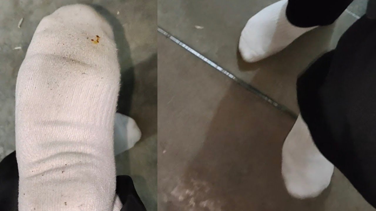 show white socks1.1 #socks #foot #whitesocks