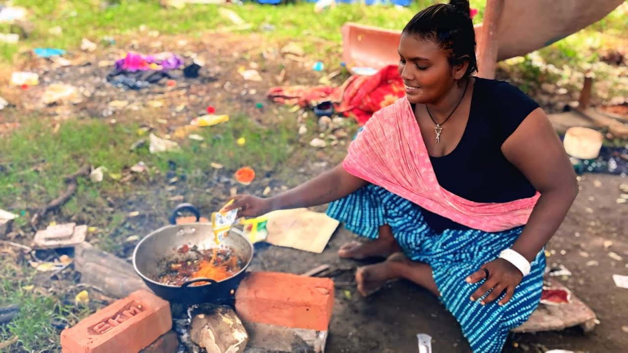 சாலை ஓரம் வாழும் மக்களின் ஒரு நாள் சமையல் @Radhamuthu133