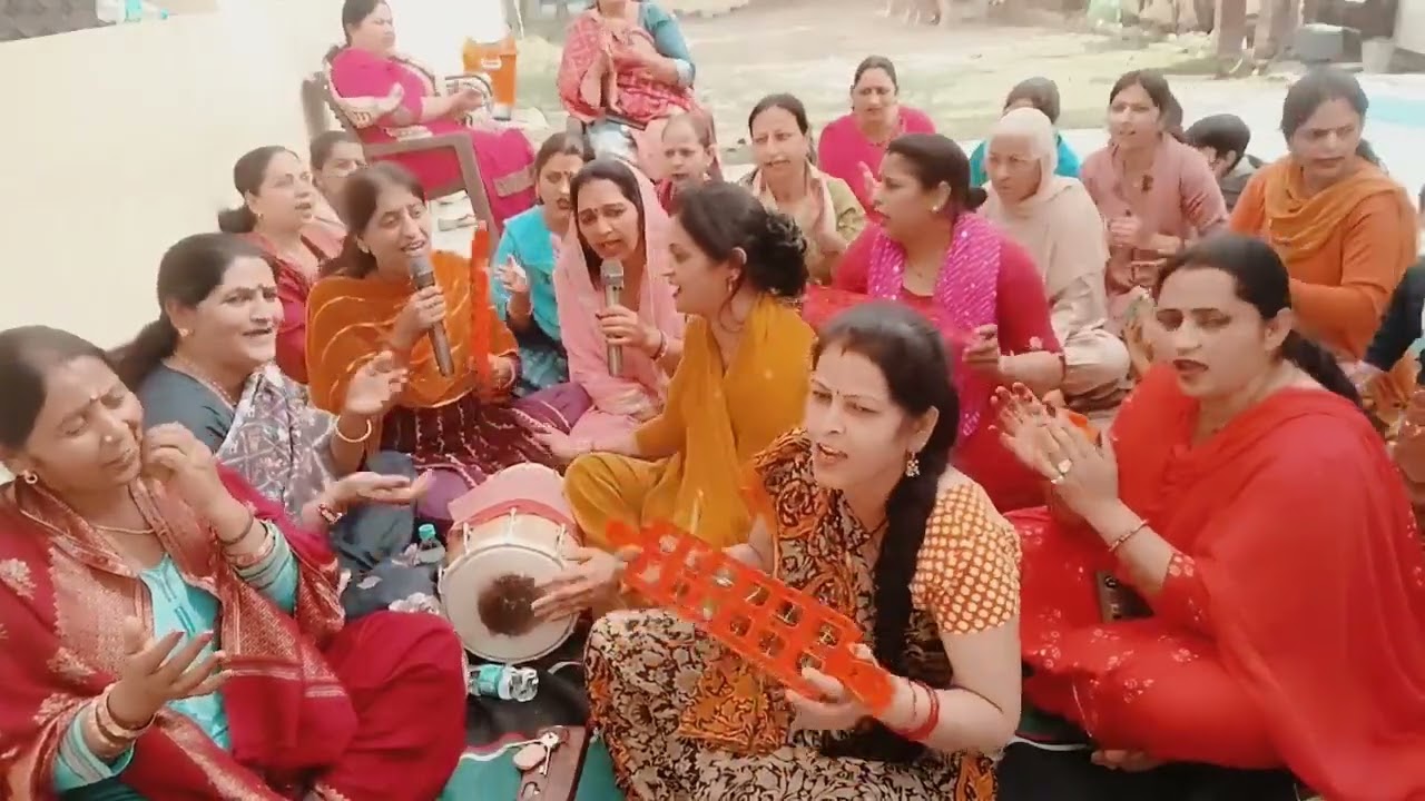 Himachali kirtan mandli 🙏 Bhole Ji ka kirtan (Is bilpatri me kya gun hai)#bhaktimarg #viralvideo 