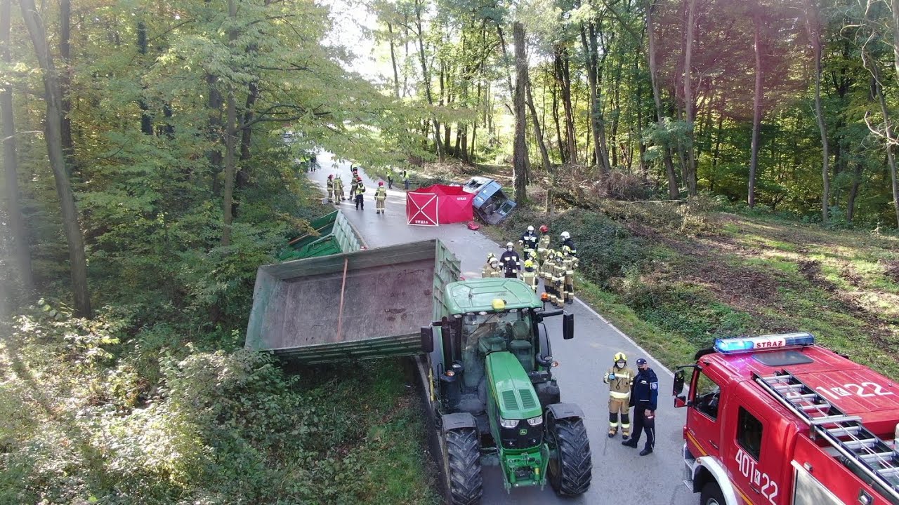 Tragiczny wypadek w Ujeździe (gm. Trzciana) - 1 osoba nie żyje, 14 rannych [19.10.2021]