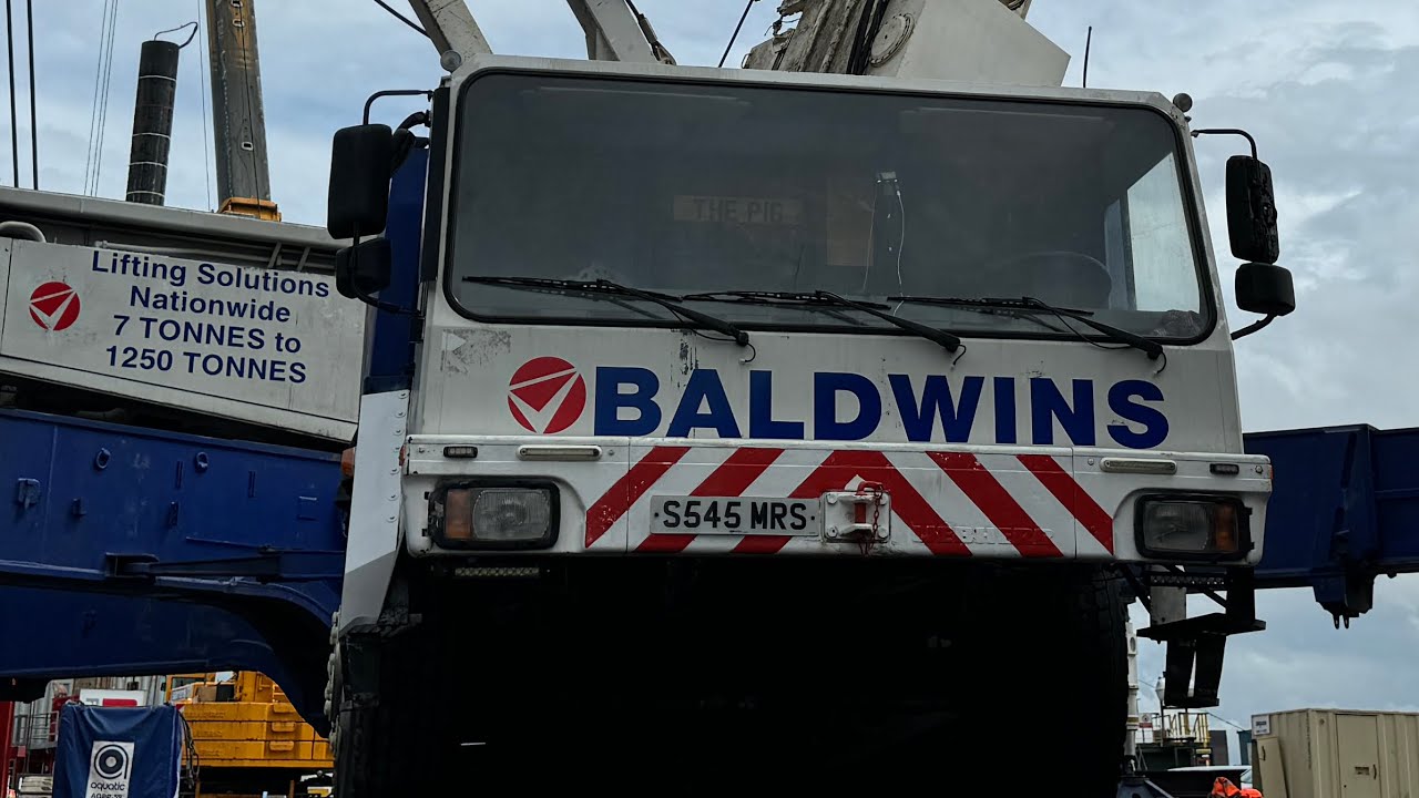 Baldwins Liebherr LTM1800D on the A1 at Leeming