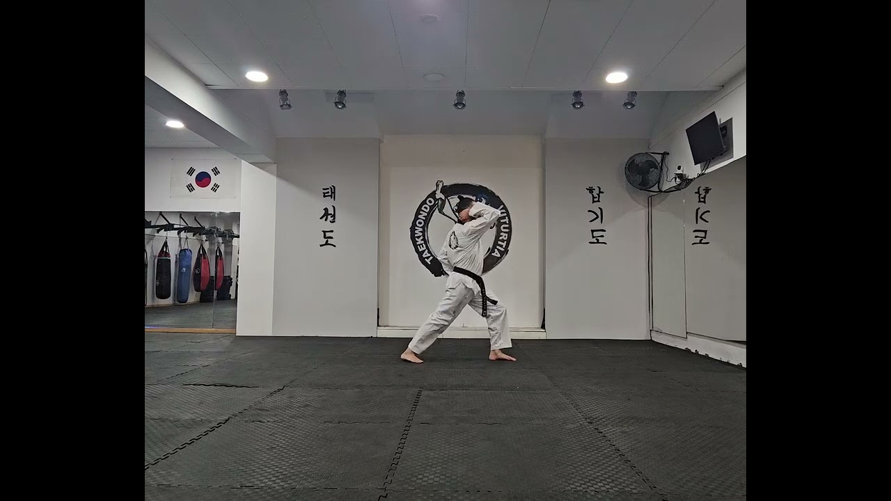 Poomsae piongoun de taekwondo  poomsae 12 
