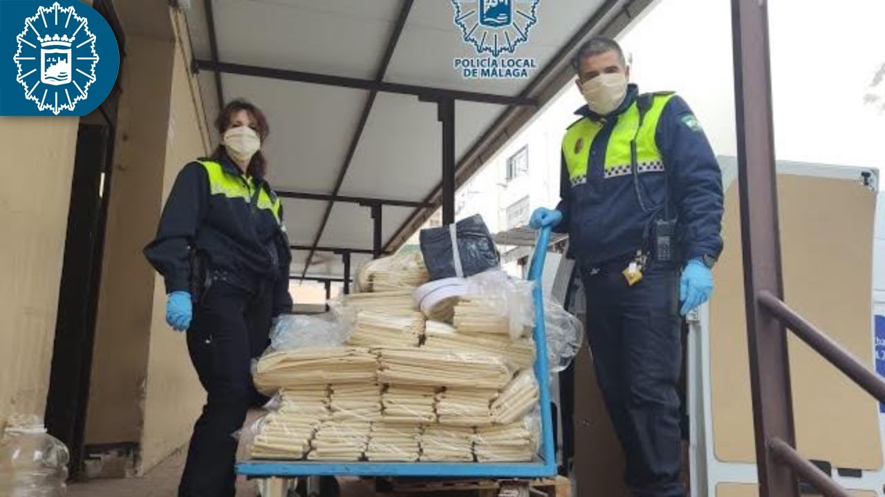 200415 - Policía Local Málaga - Entrega de 200 batas y 39 máscaras de buceo para uso sanitario