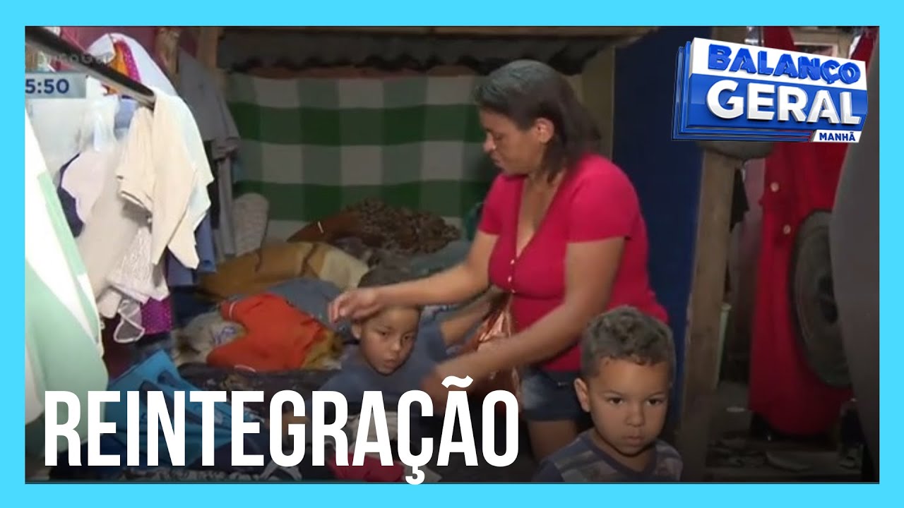 Moradores de terreno na Grande São Paulo protestam contra reintegração de posse