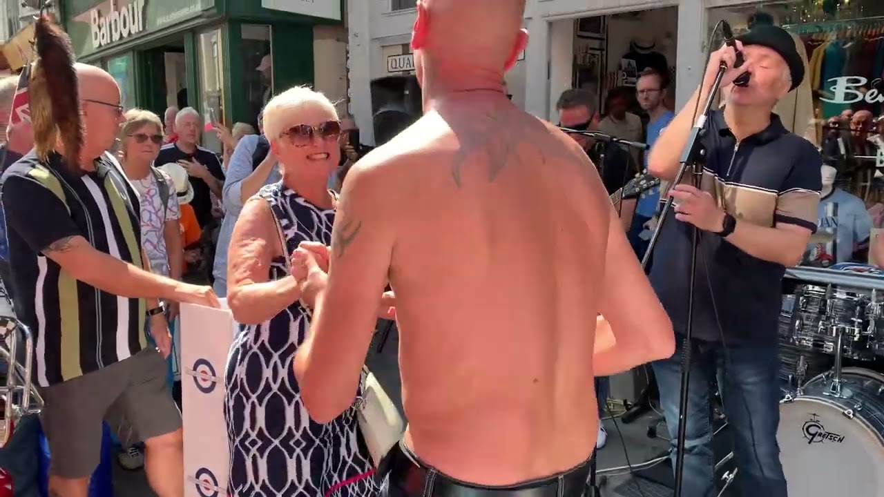 Fossil Fuel live outside Quadrophenia Alley, Brighton Mod Weekender 2022