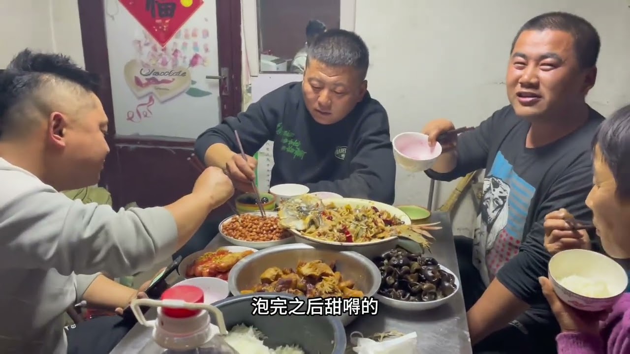 猫冬生活开始，东北喝酒用大碗，看看牙妹做了几个菜