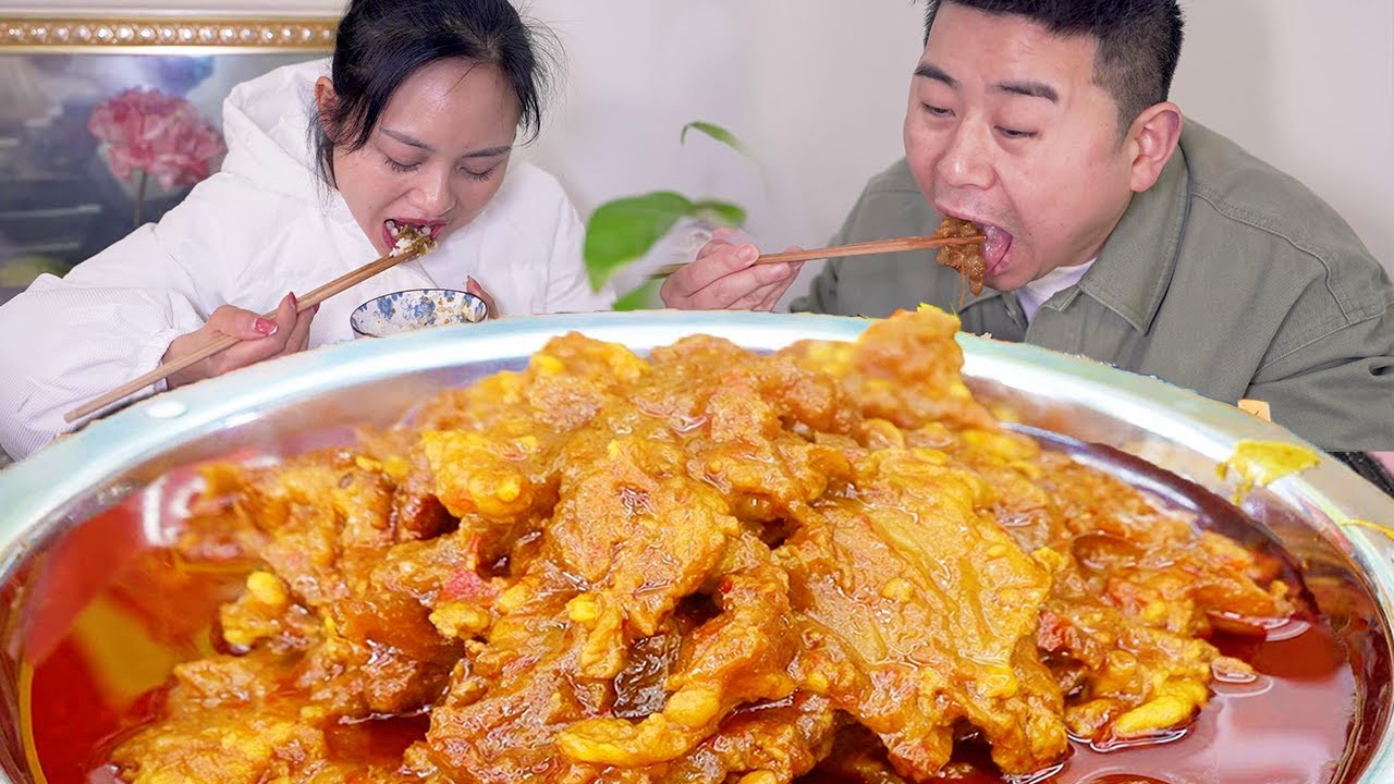 【超小厨】5斤巴骨肉请小杨总吃泡椒巴骨！肥而不腻香香辣辣，下饭的很！