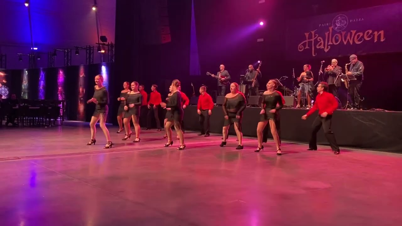 Salsaddict & Team Dance Forever Live @PairiDaizaofficiel La salsa du Démon