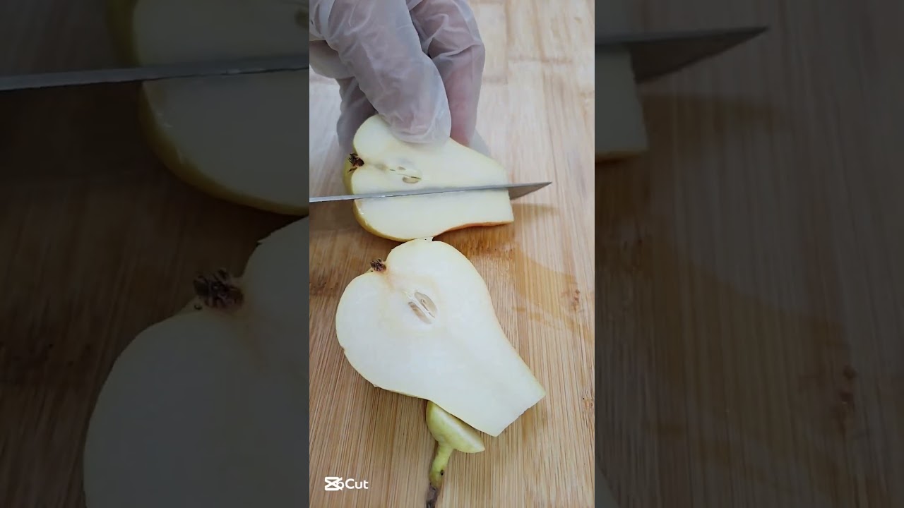Cutting Pears #cuttingskills #slicing #pear