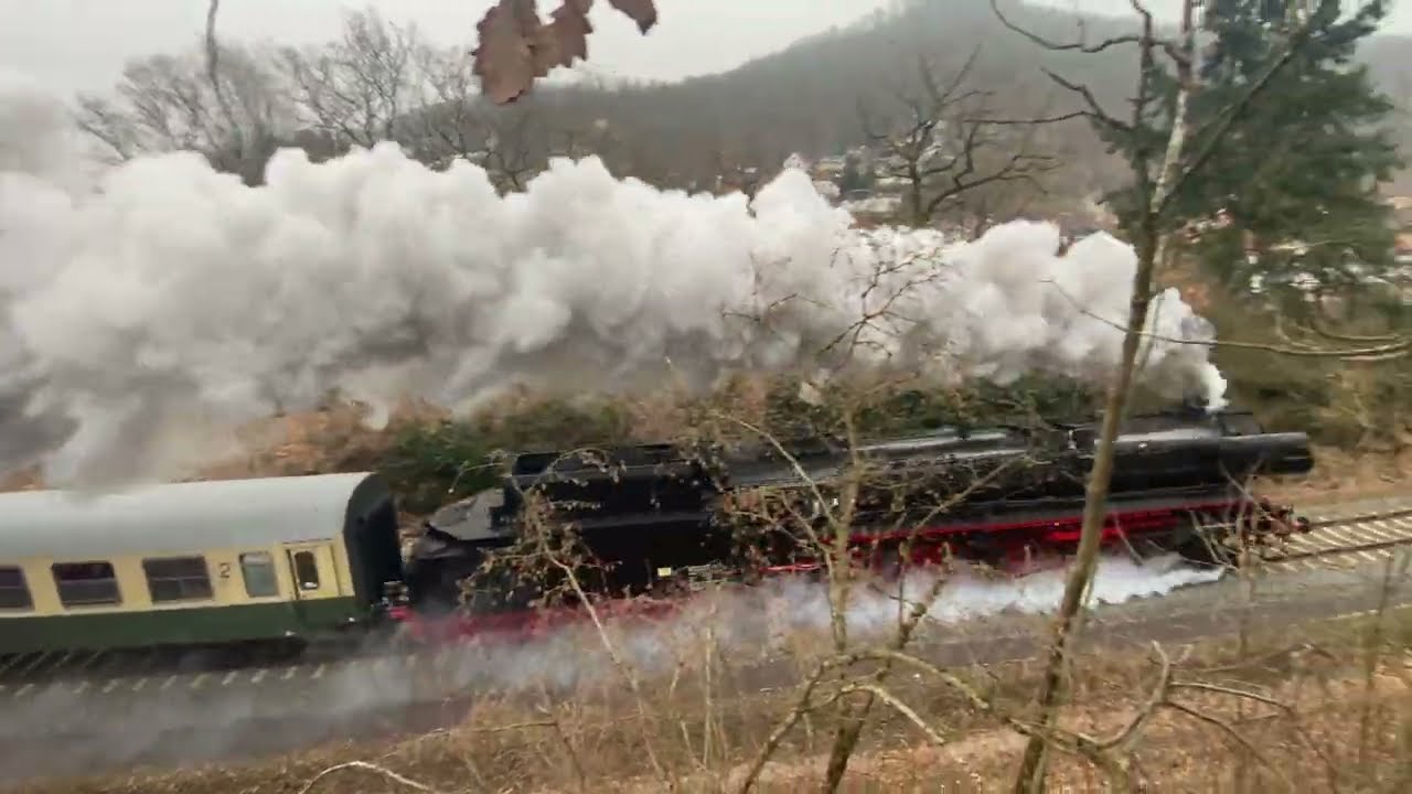 Rodelblitz Dampft durch Eisenach mit ganz viel Dampf vom 25.01.2026 (Baureihe 411144-9)