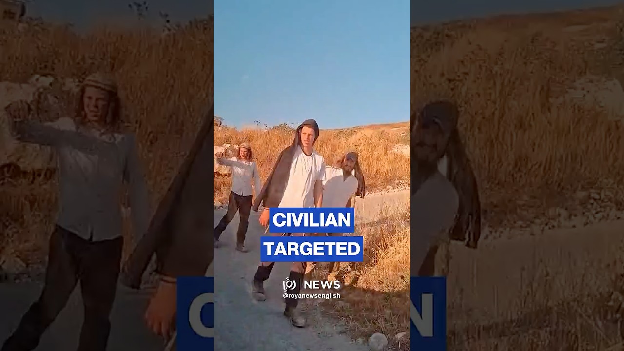 'Israeli' settlers block road, attack civilians with stones