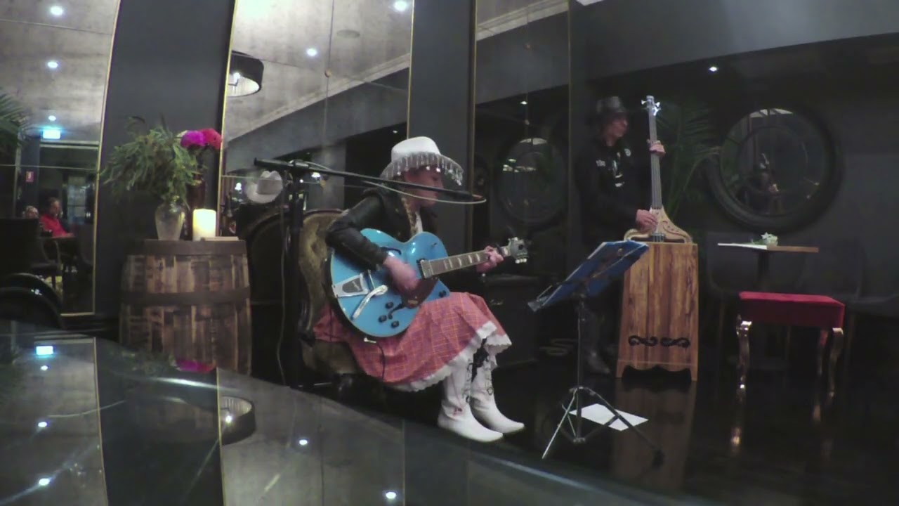 A Bar Song (Tipsy) (Shaboozey Cover) - Betsy Blue Live @ The Macquarie Hobart, May 2nd, 2025