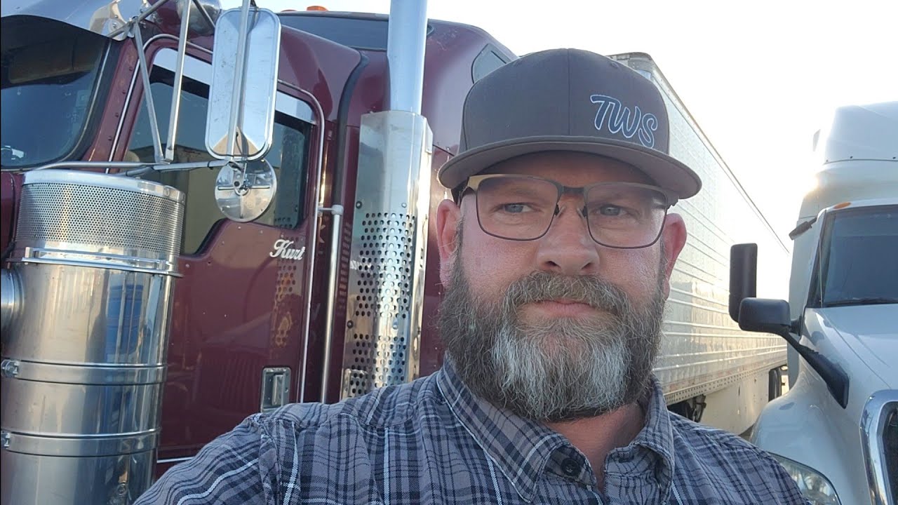 The Truckers That Know Everything  // Cool Truckstop 