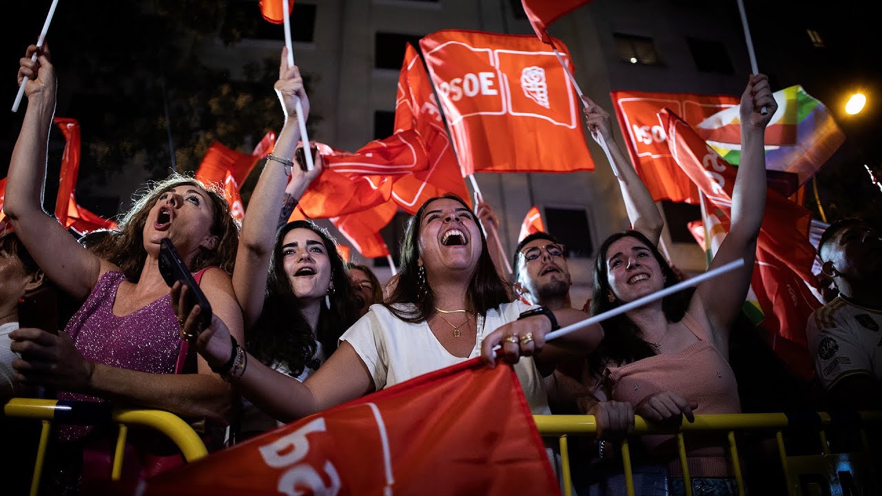 Fiesta en Ferraz: los socialistas celebran el resultado de las elecciones generales