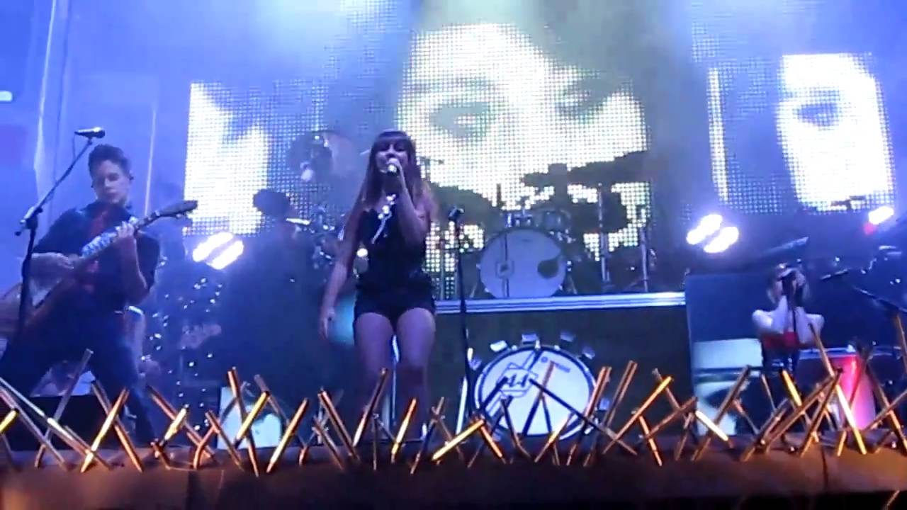 Anna Abreu: LIVE 2010