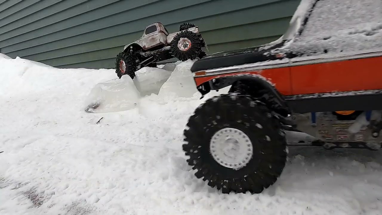 Rc Crawlers in the snow