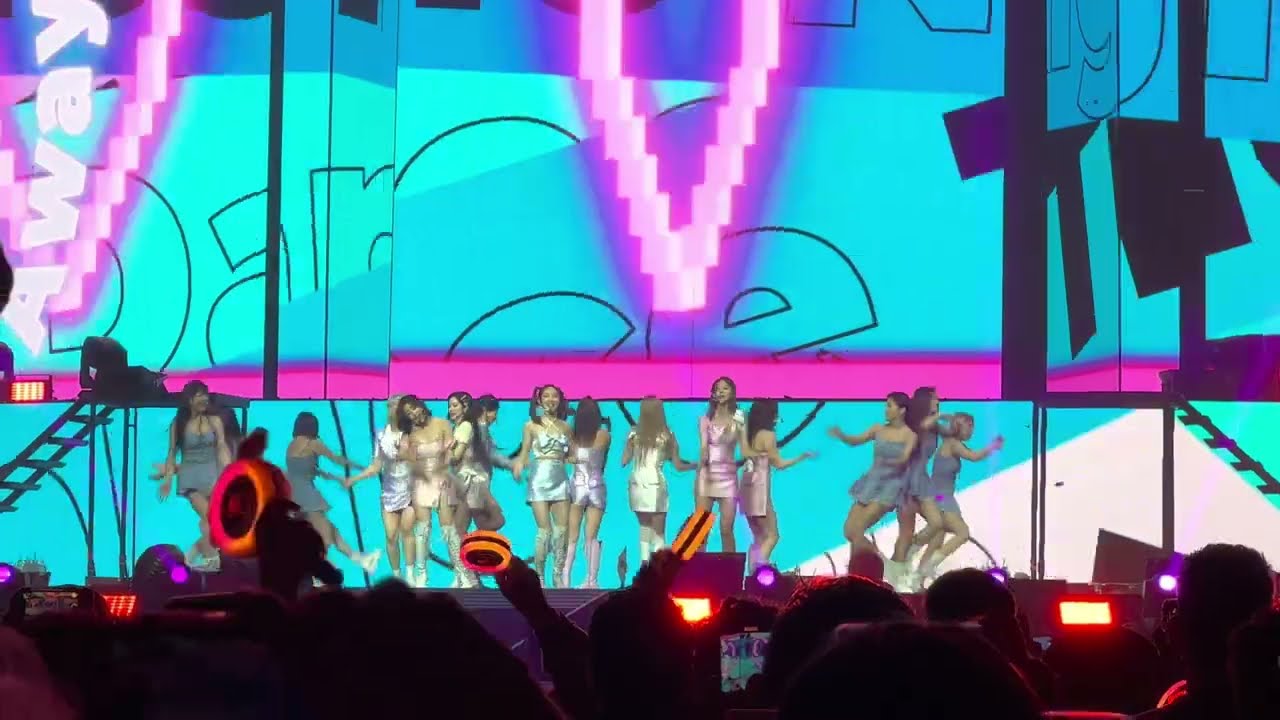 220218 4k TWICE 4th WORLD TOUR OAK 