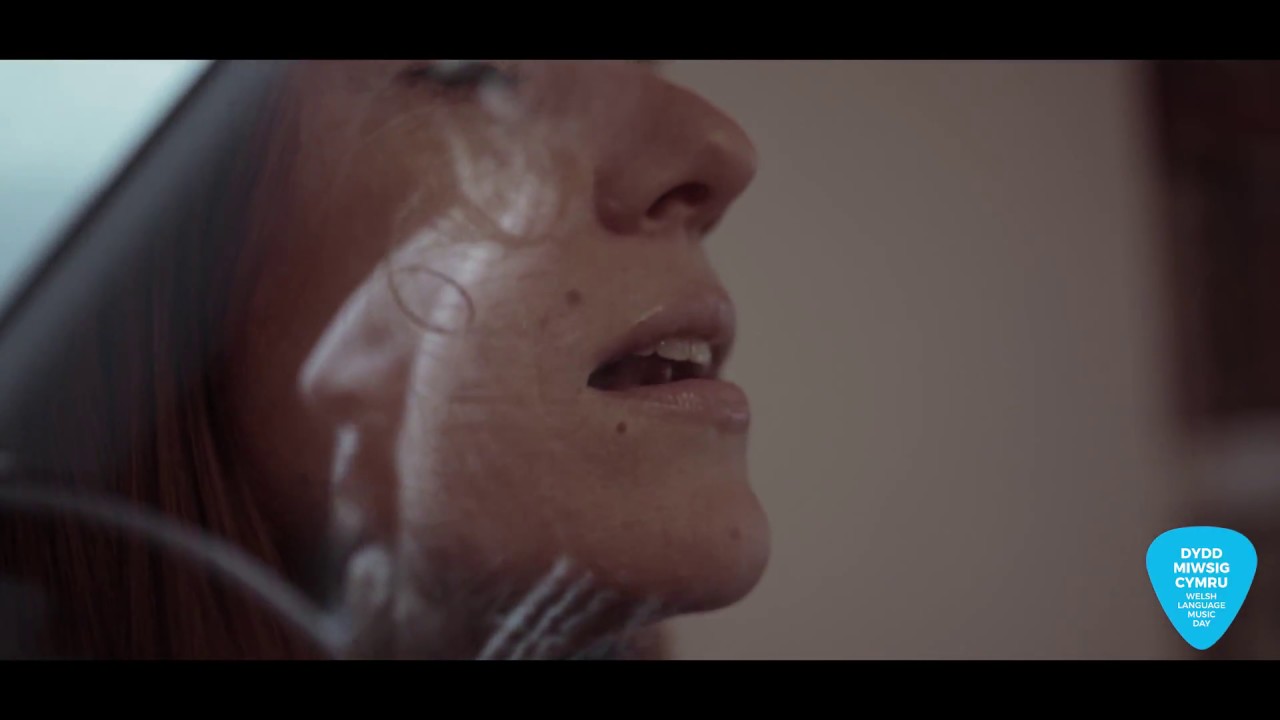 Ragsy - Codi i Gael Aer (gyda Caroline Harrison)