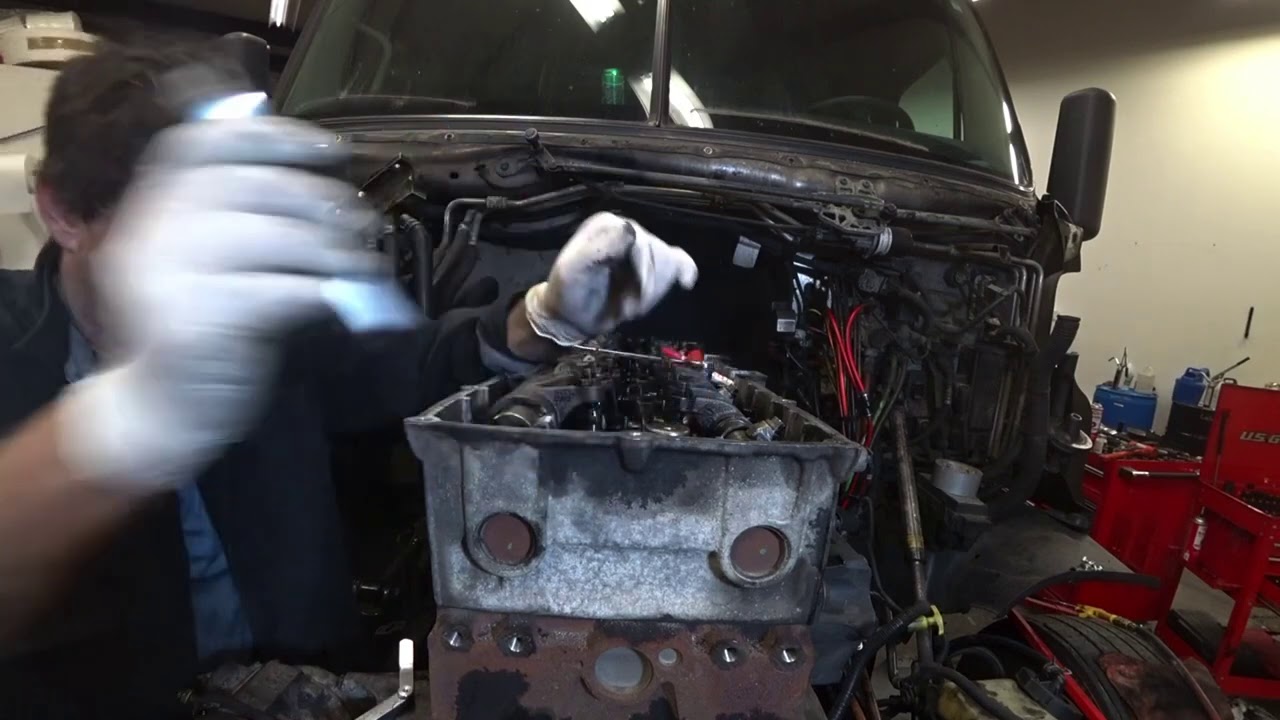 Adjusting Valves & Exhaust Brakes, Freightliner DD15 Part 2 2021/19