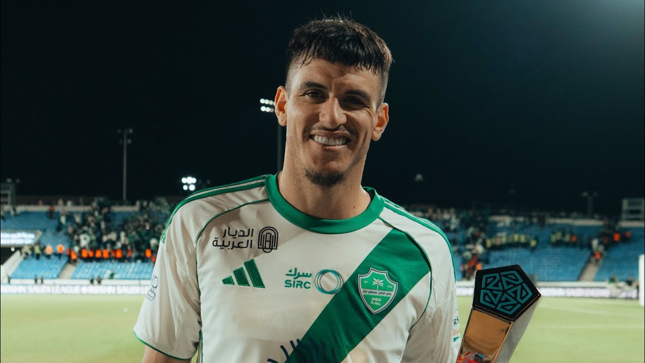لاعب الاهلي البرازيلي ايبانيز في مباراة ضمك 🟢⚪️ Roger Ibanez