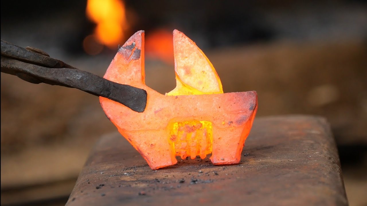 Blacksmith - I made a folding knife that I can keep in a pocket.