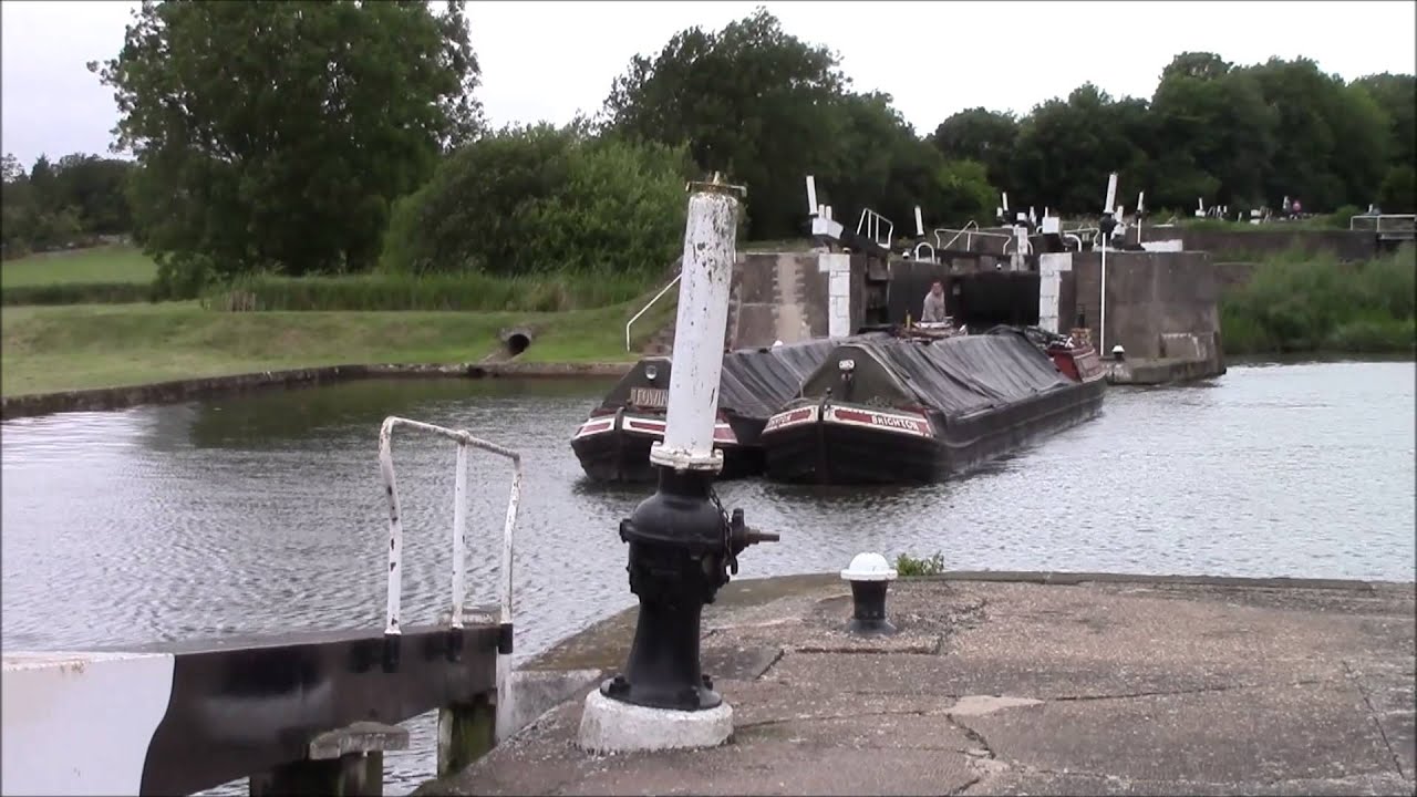 Narrow Boat Trust demonstrating the art of Gate lining