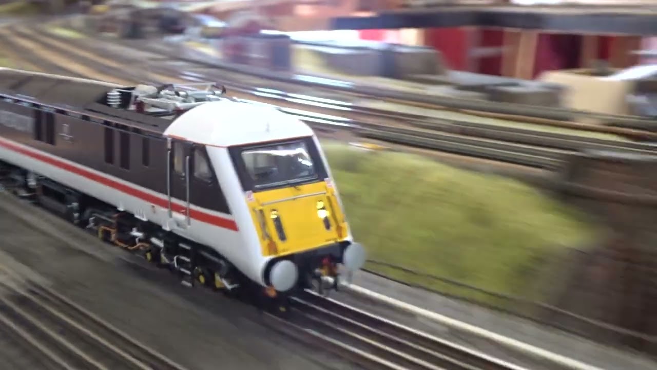 B.M.Rly.S: The ACCURASCALE is, Class 89 BR INTERCITY No.89001, is running on OO Gauge Layout.