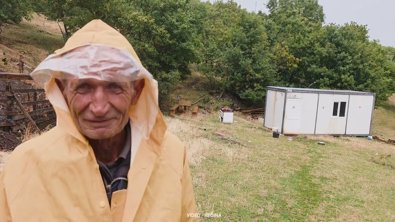Ibro živi sam i nema komšije ali ima dobre ljude koji mu vraćaju nadu u život.