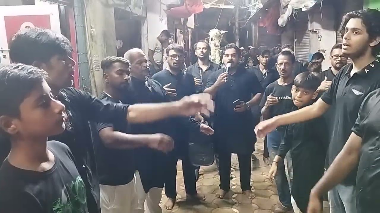 Anjuman yadgar e masoomeen Kolkata 7 moharram ke juloos me nauha khani kartey huey nauhe khan huzifa